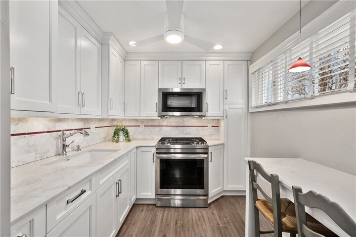 Property Photo:  105 Woodridge Dr  PA 15106 