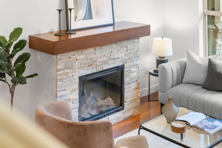 Property Photo:  307 E 15th Street 4  BC V7L 2R6 