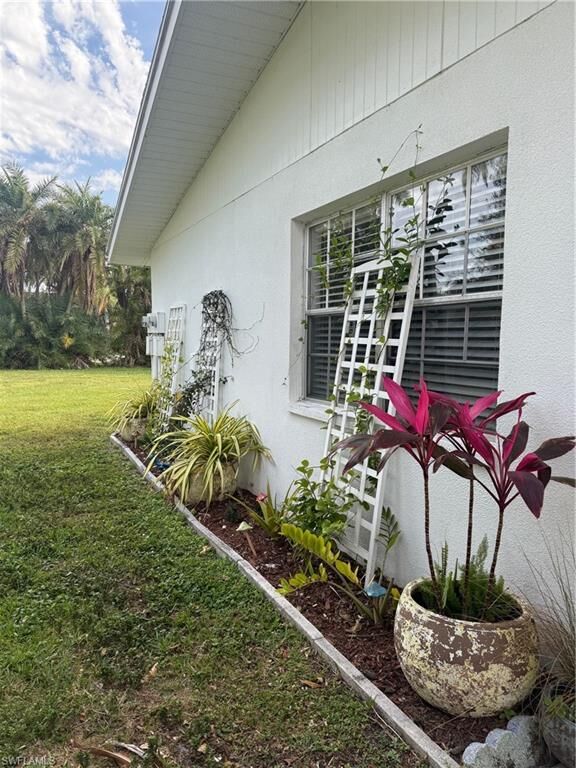 Property Photo: 823 Courtington Ln 1 FL 33919