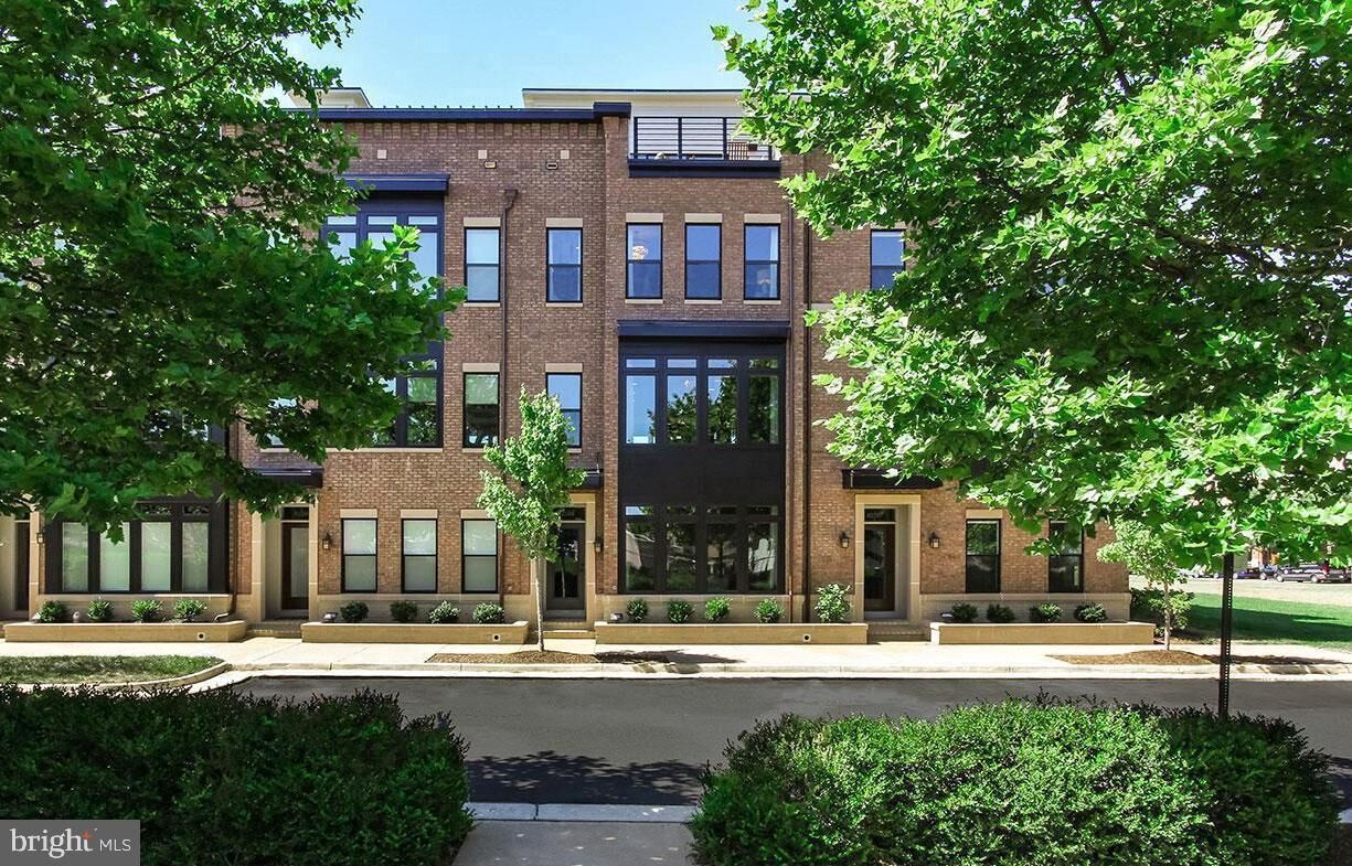 Property Photo:  42389 Willow Creek Way  VA 20148 