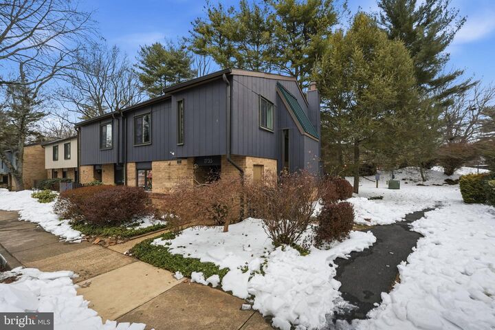 Property Photo:  1735 Ivy Oak Square 7  VA 20190 