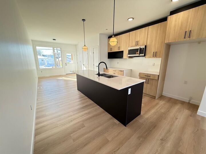 Property Photo:  1990 Ross Avenue West  MB R2R 0E8 