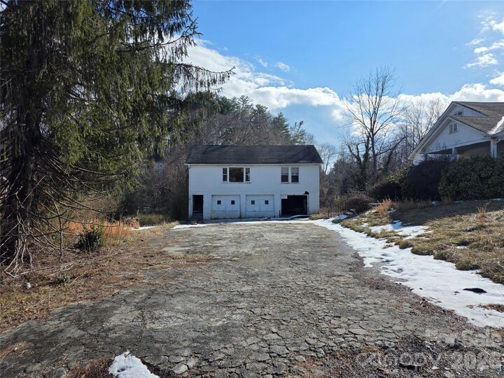 Property Photo:  522 1st Avenue W  NC 28739 