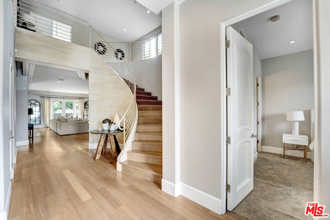 Property Photo:  841 N Crescent Heights Blvd  CA 90046 