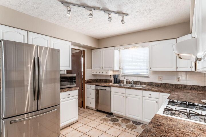 Property Photo:  460 Willow Run Drive  OH 43147 