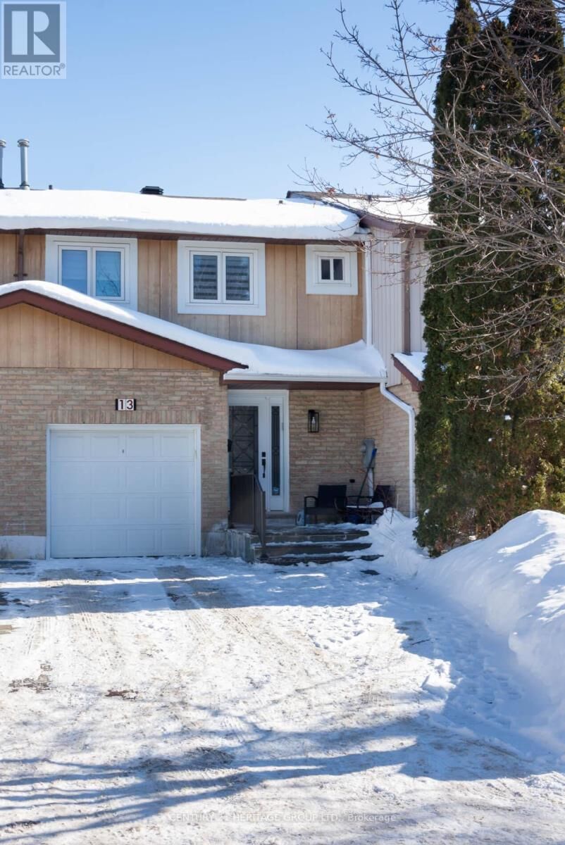Property Photo:  13 Michael Drive East  ON L4C 5W6 