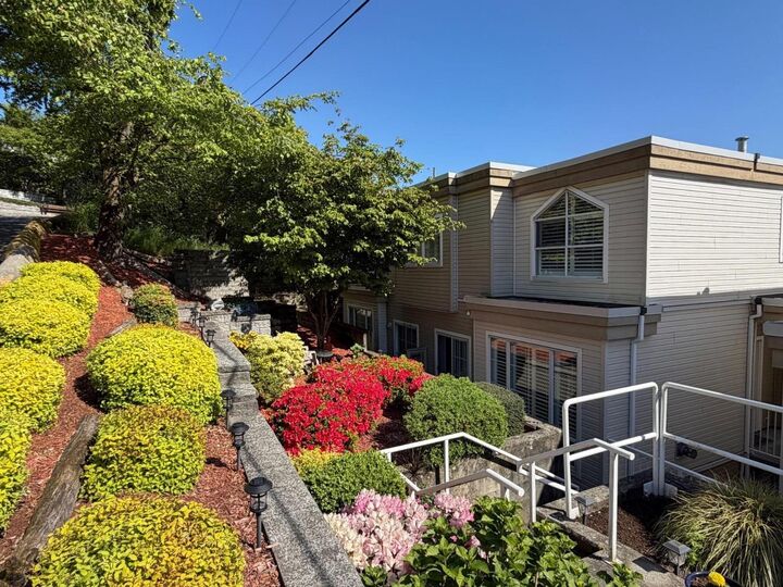 Photo de la propriété:  1157 Vidal Street  BC V4B 3T4 