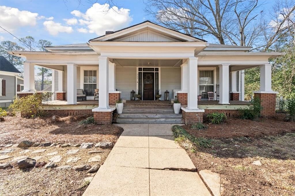 Property Photo:  209 N Cave Spring Street  GA 30125 