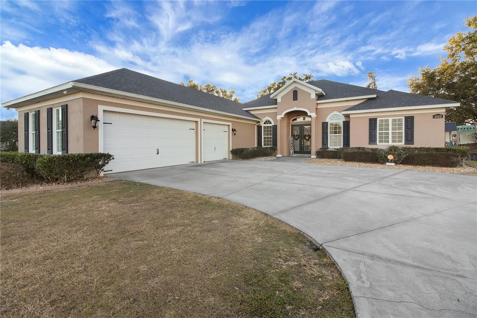 Property Photo: 1102 Myrtle Breezes Court FL 34731