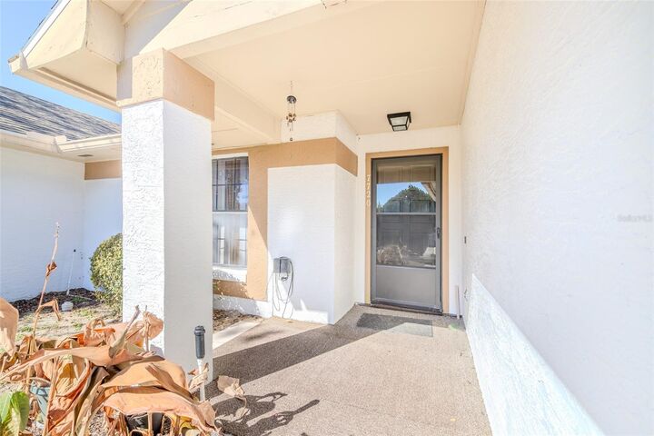 Property Photo:  7720 Colebrook Drive  FL 32818 