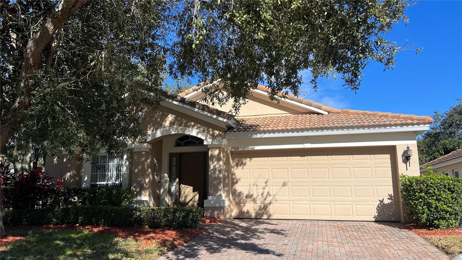 Property Photo:  3315 Flamborough Drive  FL 32835 
