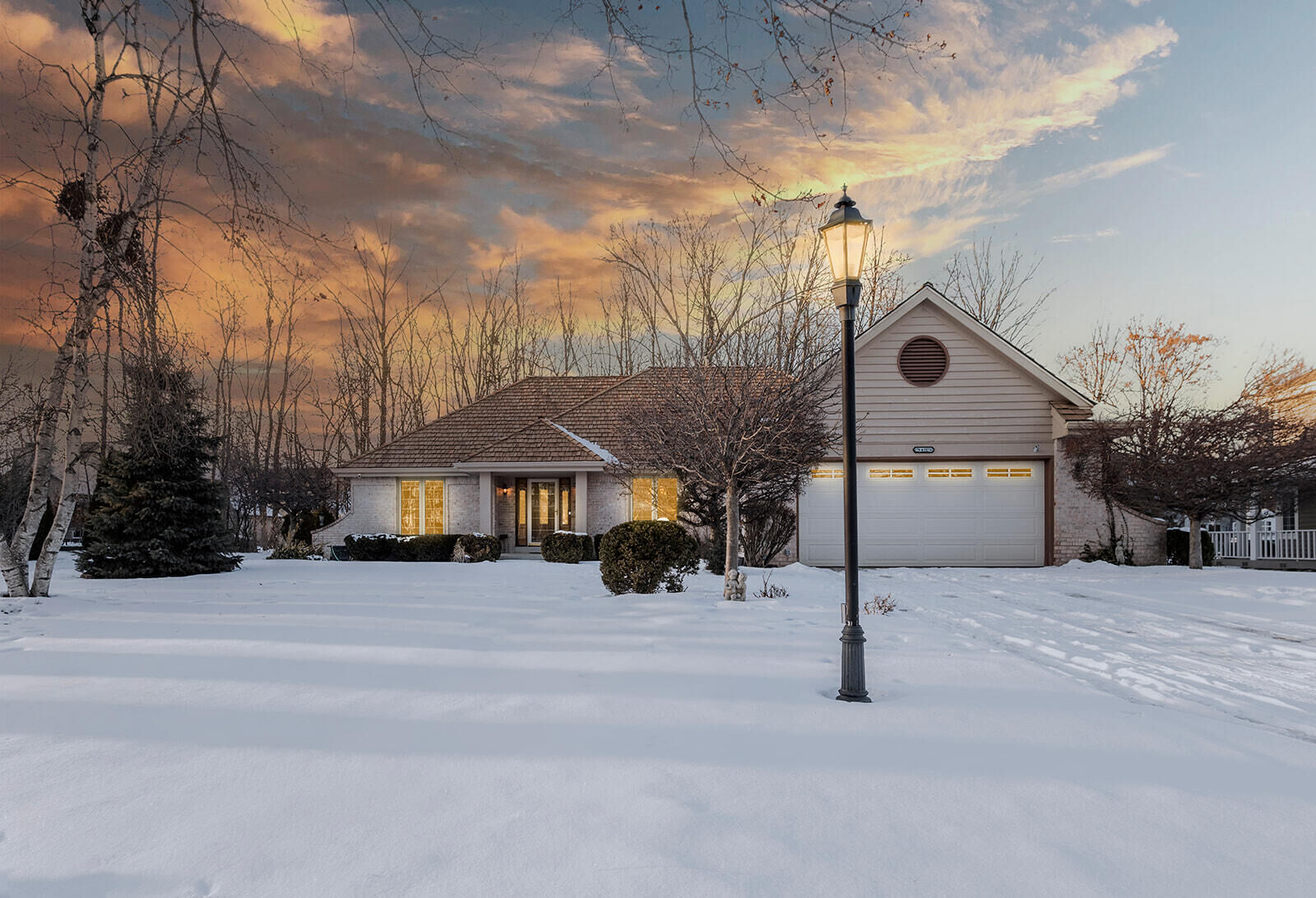 Property Photo:  S79w19238 River Oaks Ct  WI 53150 