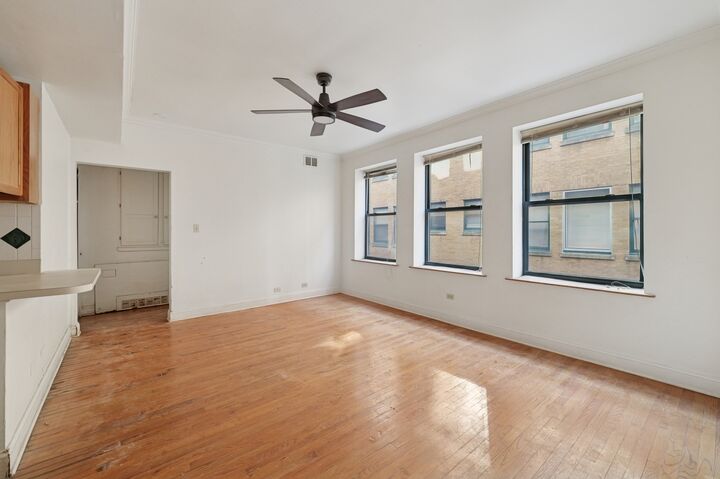 Property Photo:  7209 S Yates Boulevard 2B  IL 60649 