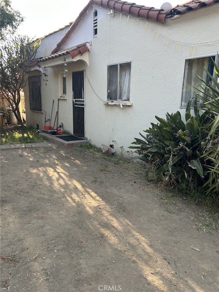 Property Photo:  2002 W Avenue 33  CA 90065 