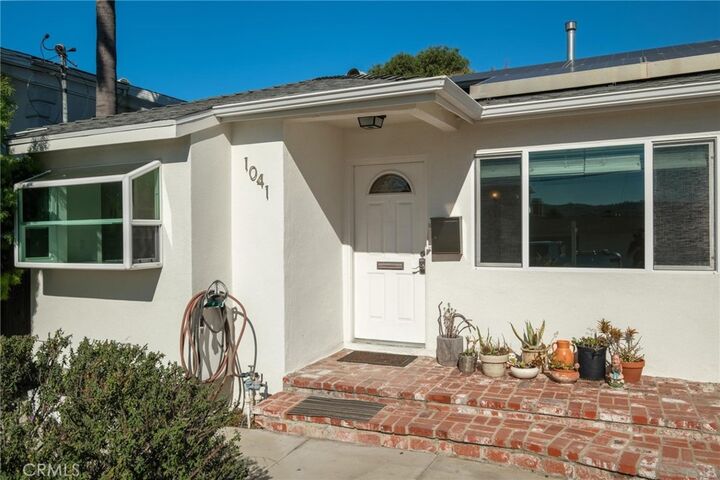 Property Photo:  1041 Avenue D  CA 90277 