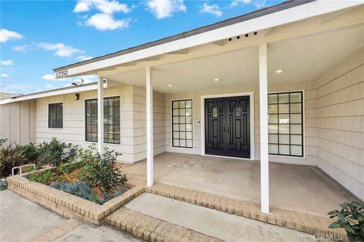 Property Photo:  12392 Country Lane  CA 92705 