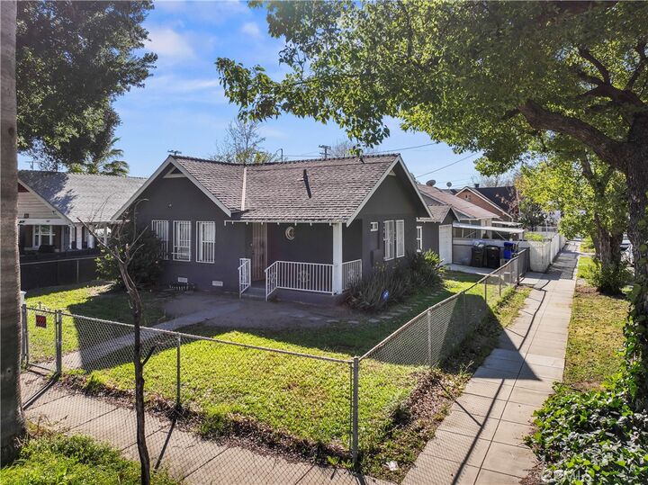 Property Photo: 597 W 21st CA 92405