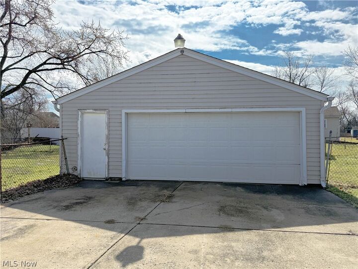 Property Photo: 5365 Oakcrest Avenue OH 44515