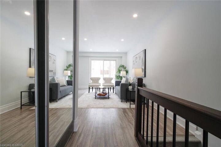 Property Photo: 1532 Lancaster Drive 41 ON L6H 2Z3