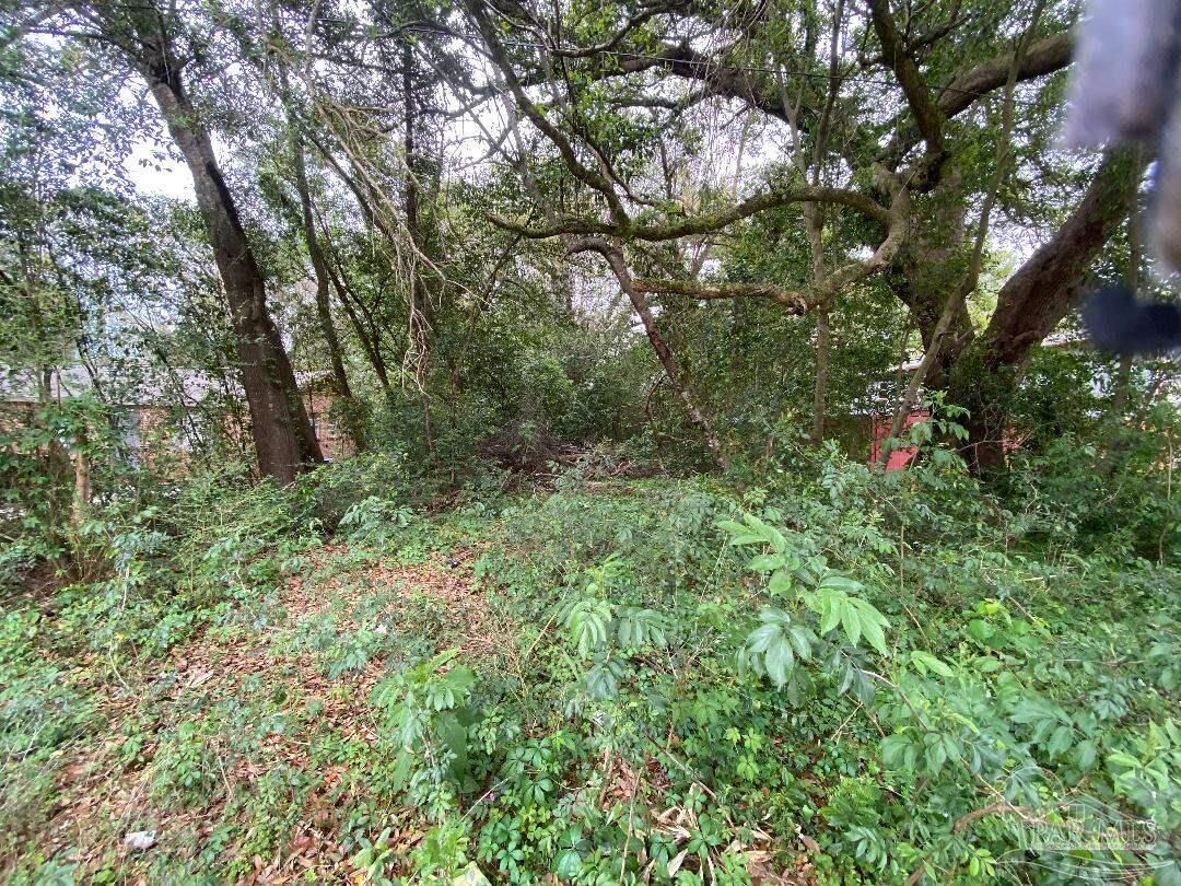 Property Photo:  1600 N 62nd Ave  FL 32506 