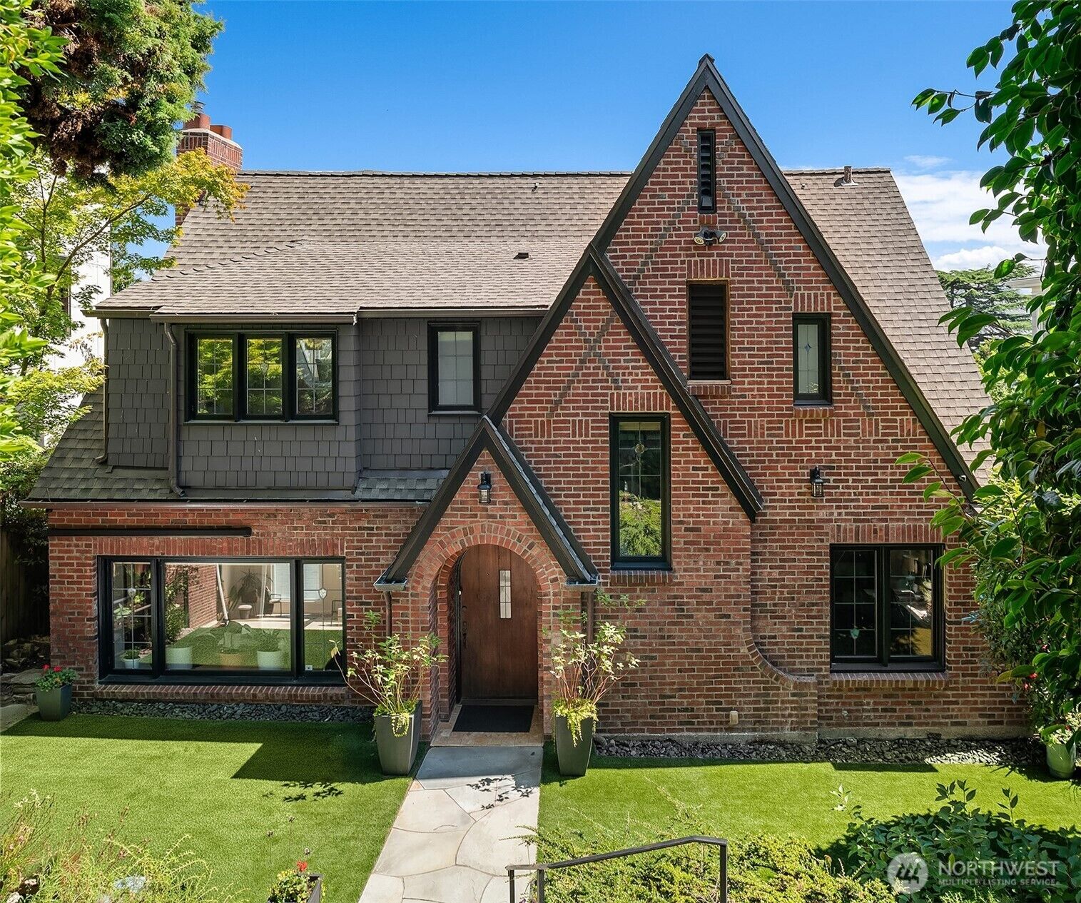 Property Photo:  3220  Sierra Drive S  WA 98144 