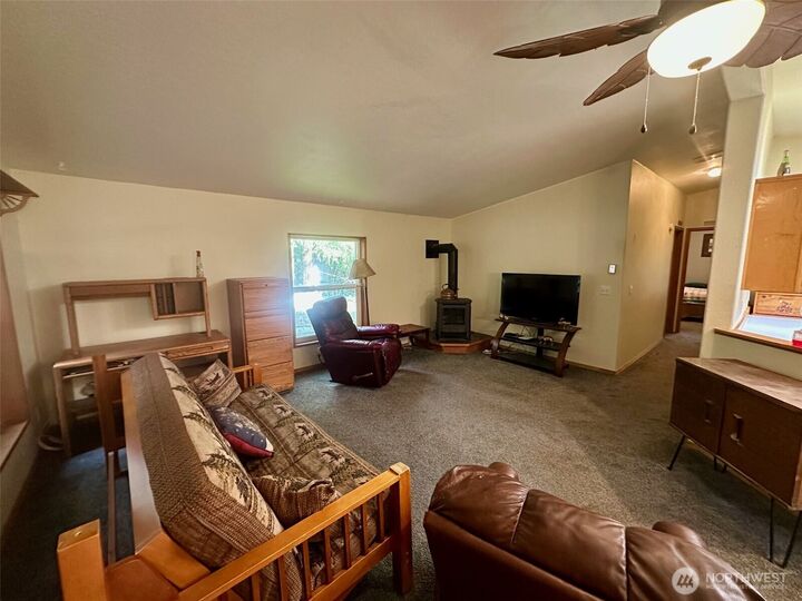 Property Photo:  851 N Potlatch Drive  WA 98548 