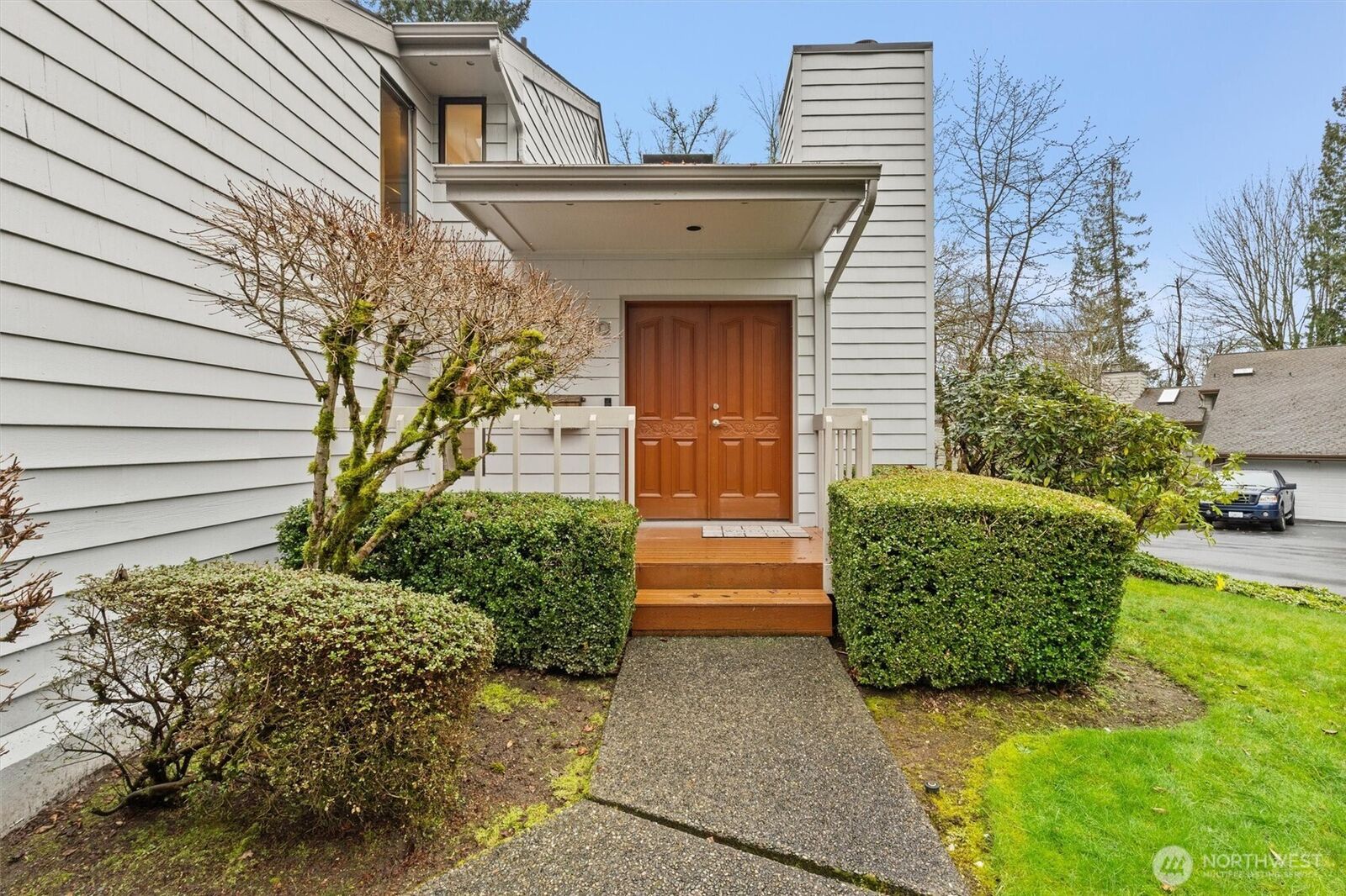 Property Photo:  10  143rd Avenue SE 4  WA 98007 