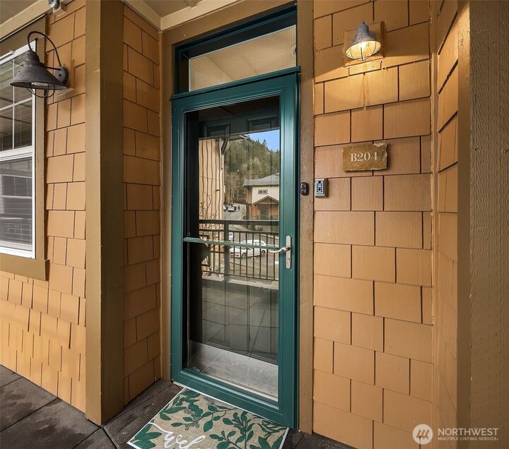 Property Photo:  1000  Cabin Creek Lane SW B204  WA 98027 