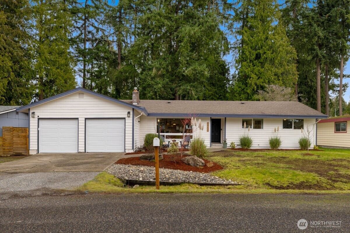 Property Photo:  14230  143rd Avenue SE  WA 98059 
