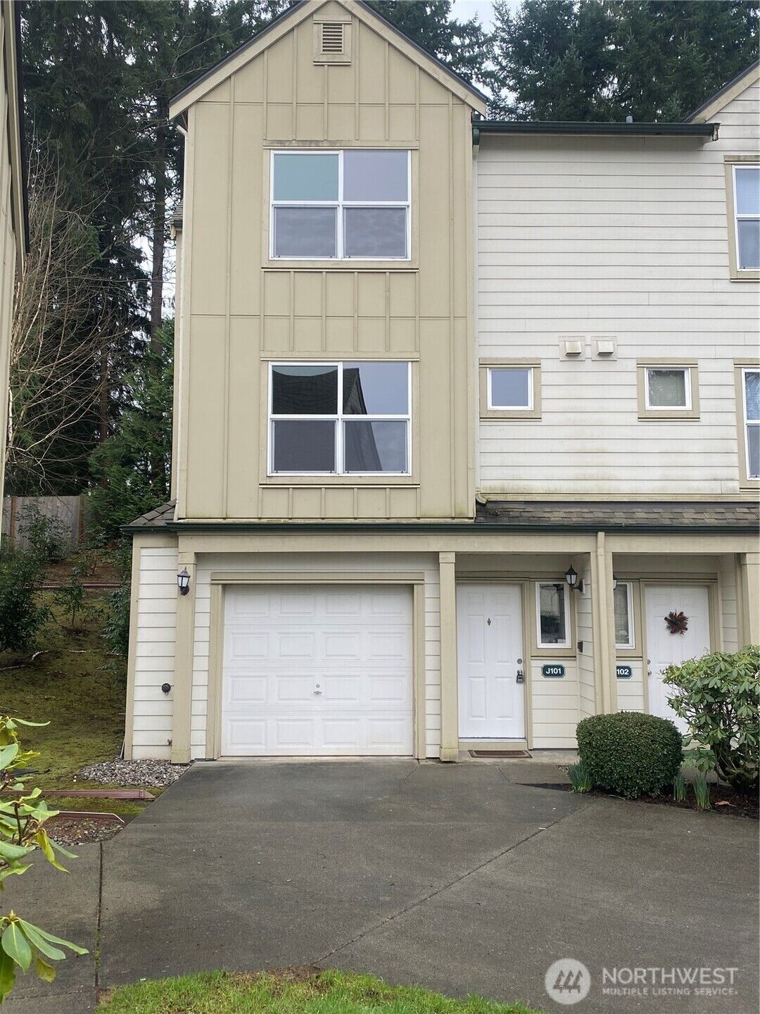 Property Photo:  1600  121st Street SE J101  WA 98208 