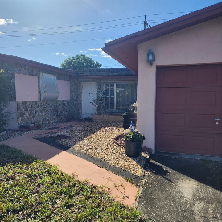 Property Photo:  2610 NW 16th Street  FL 33311 