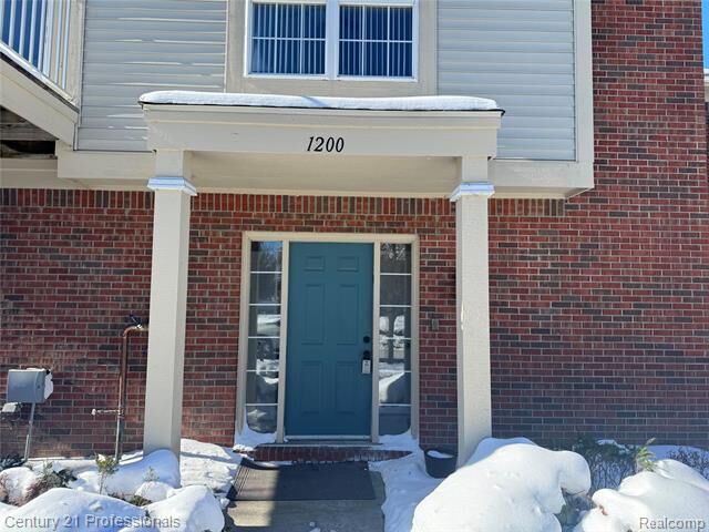 Property Photo:  1200 Saratoga Boulevard  MI 48390 