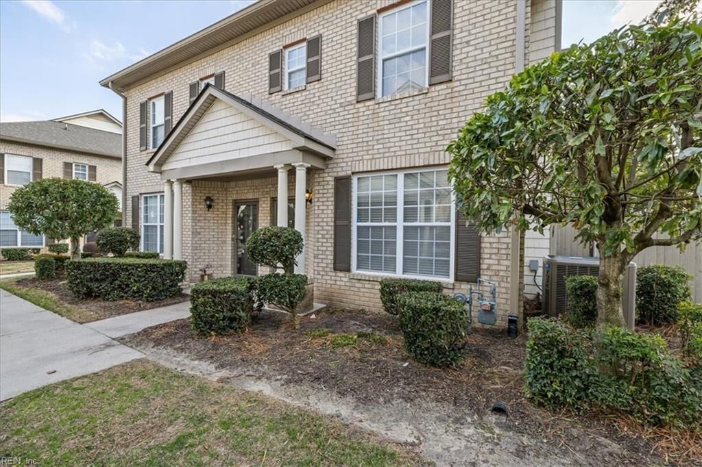 Property Photo: 2044 Smallbrooke Ct VA 23454