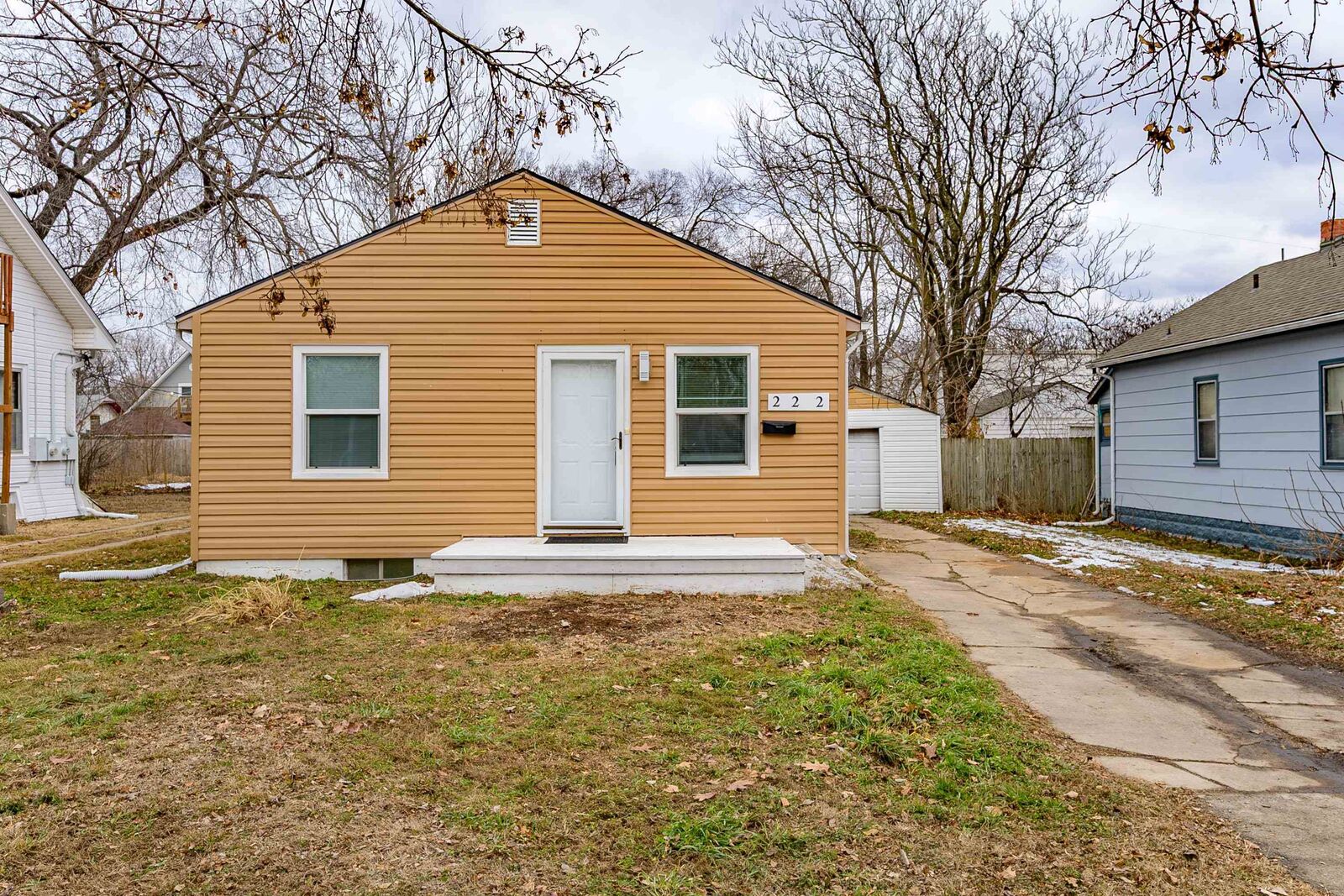 Property Photo:  222 N Fern St  KS 67203 