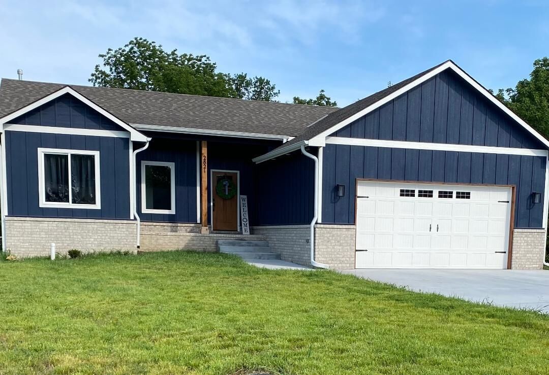 Property Photo: 2821 E Mantane Ct KS 67219