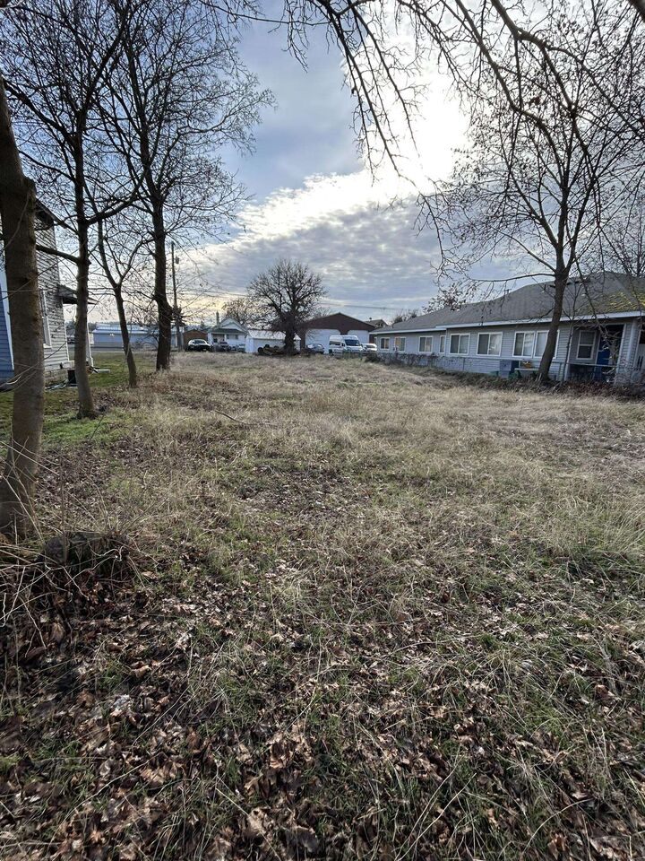 Property Photo:  1924 E Sharp Ave  WA 99202 