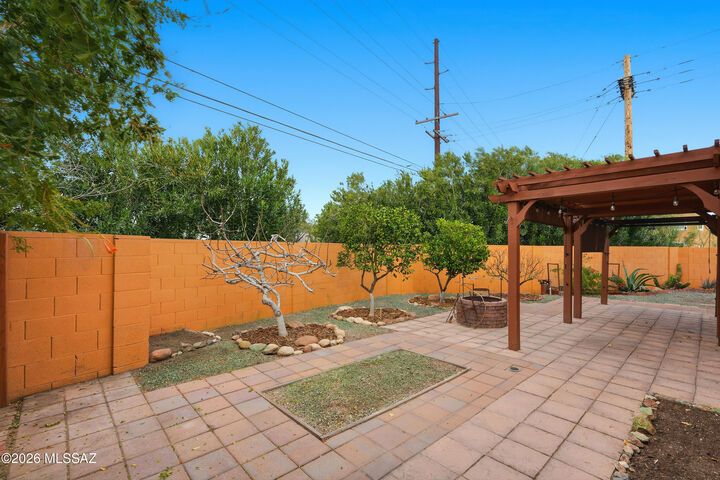 Property Photo:  200 W Greer Lane  AZ 85704 