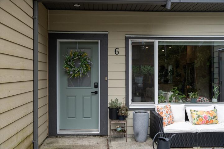 Property Photo:  625 Hellesen Dr 6  BC V0R 2Z0 