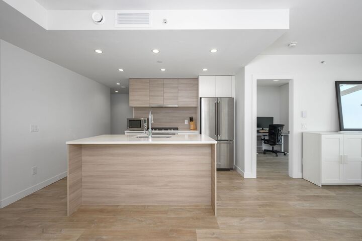 Property Photo:  525 Foster Avenue 407  BC V3J 0H6 