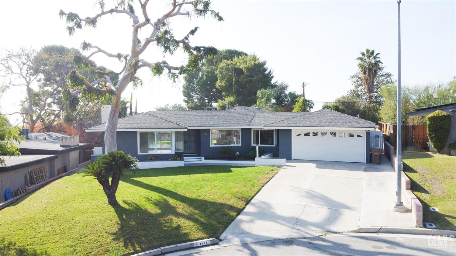 Property Photo:  1904 Ridgewood Drive  CA 93306 
