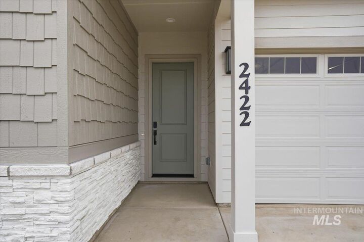 Property Photo:  2422 N Kenora Ave  ID 83669 