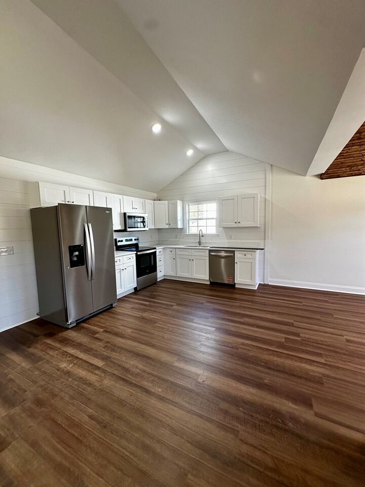 Property Photo:  1304 Riverbend Rd  GA 30721 