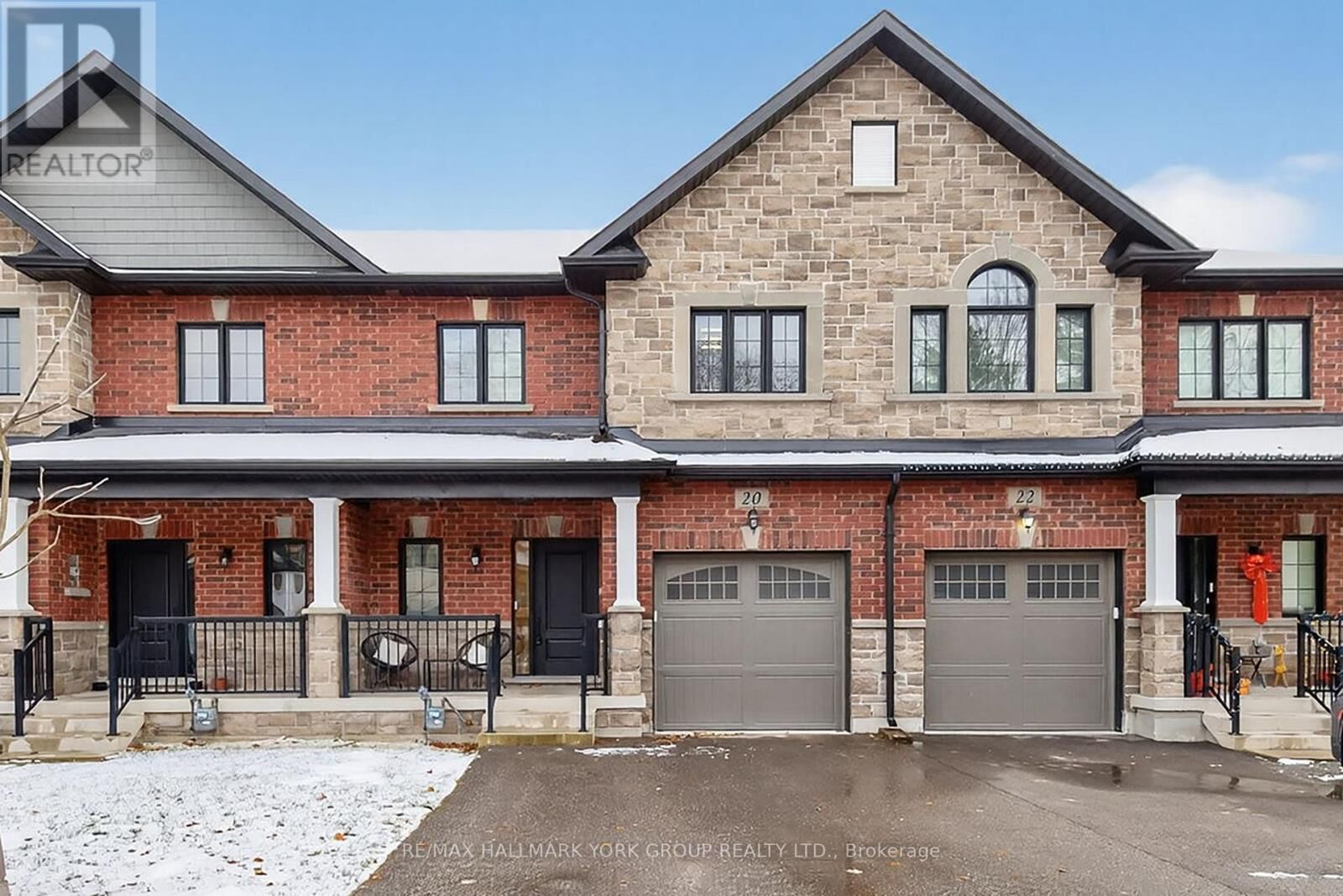 Property Photo:  20 Gord Matthews Way  ON L9P 0E9 
