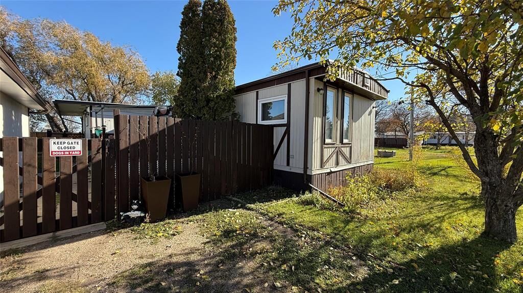 Property Photo:  218 Dujardin Street  MB R0M 0M0 