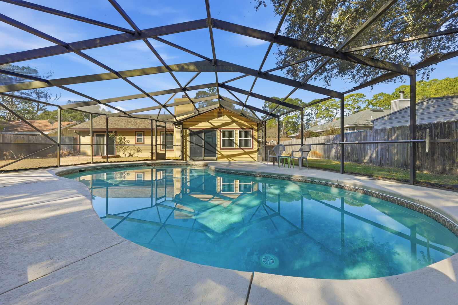 Property Photo:  913 Nutmeg Avenue  FL 32578 