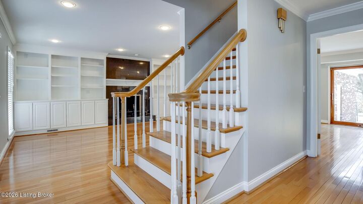 Property Photo:  2002 Bainbridge Row Dr  KY 40207 