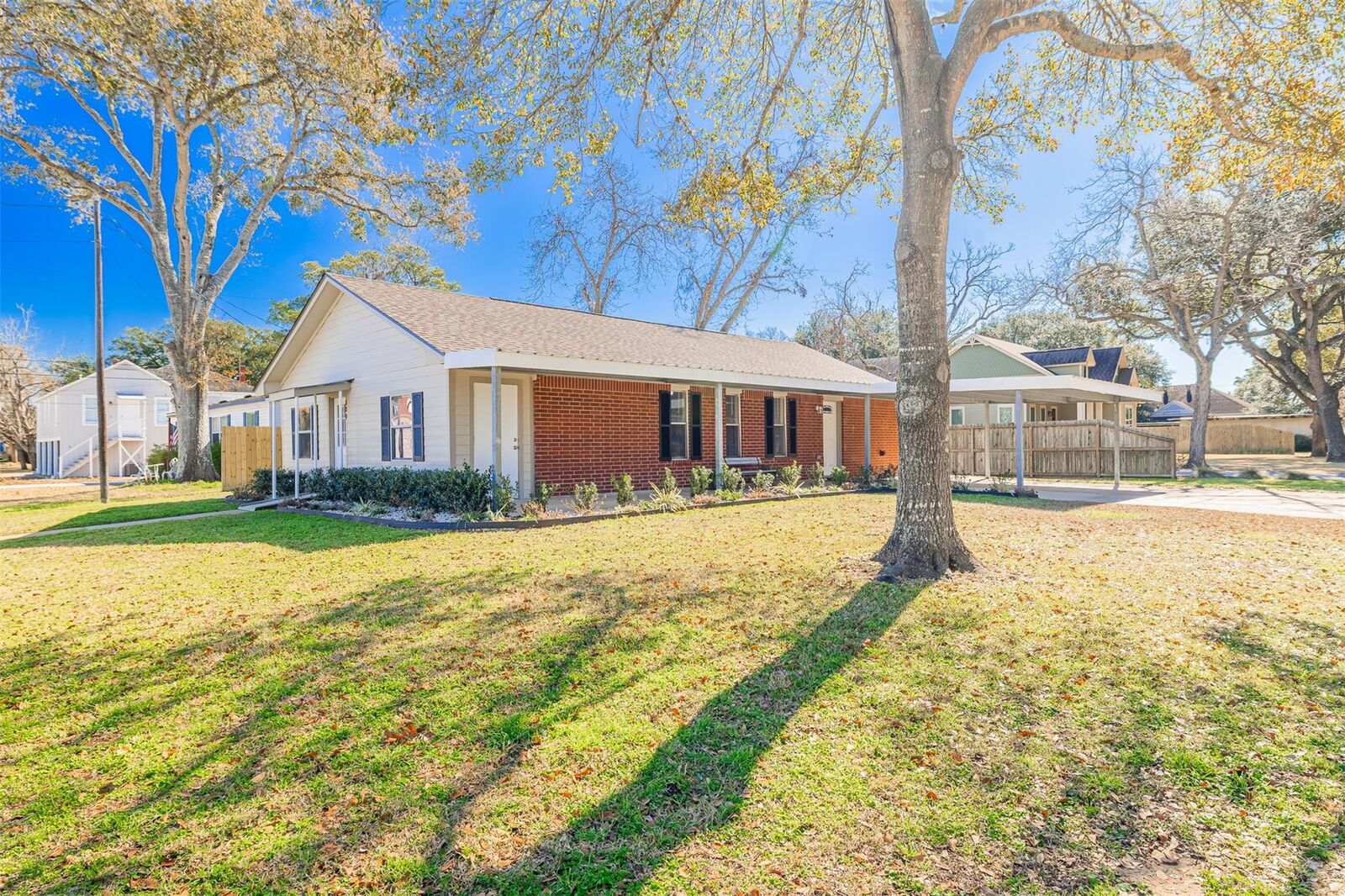 Property Photo: 530 6th Street TX 77474
