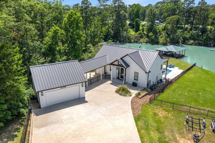 Property Photo: 111 Seagull Path TX 77364