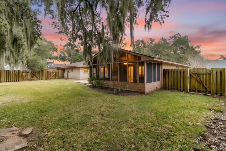 Property Photo:  102 Paradise Valley Drive  TX 77486 
