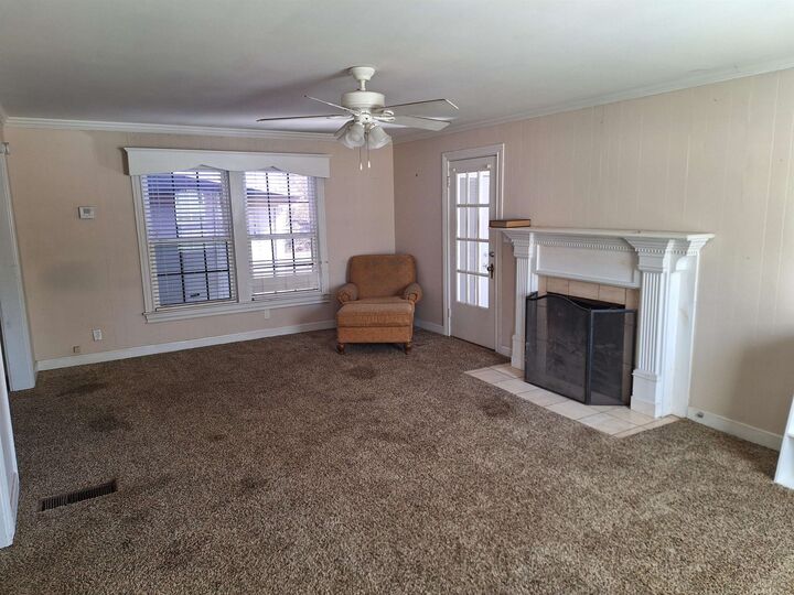 Property Photo: 921 N Montgomery St TX 75644